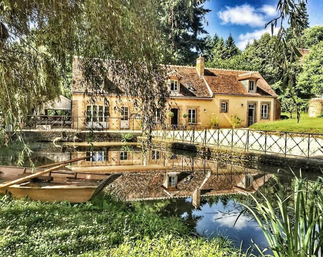 Le Moulin De Corneil Bed & Breakfast Mézilles Exterior photo