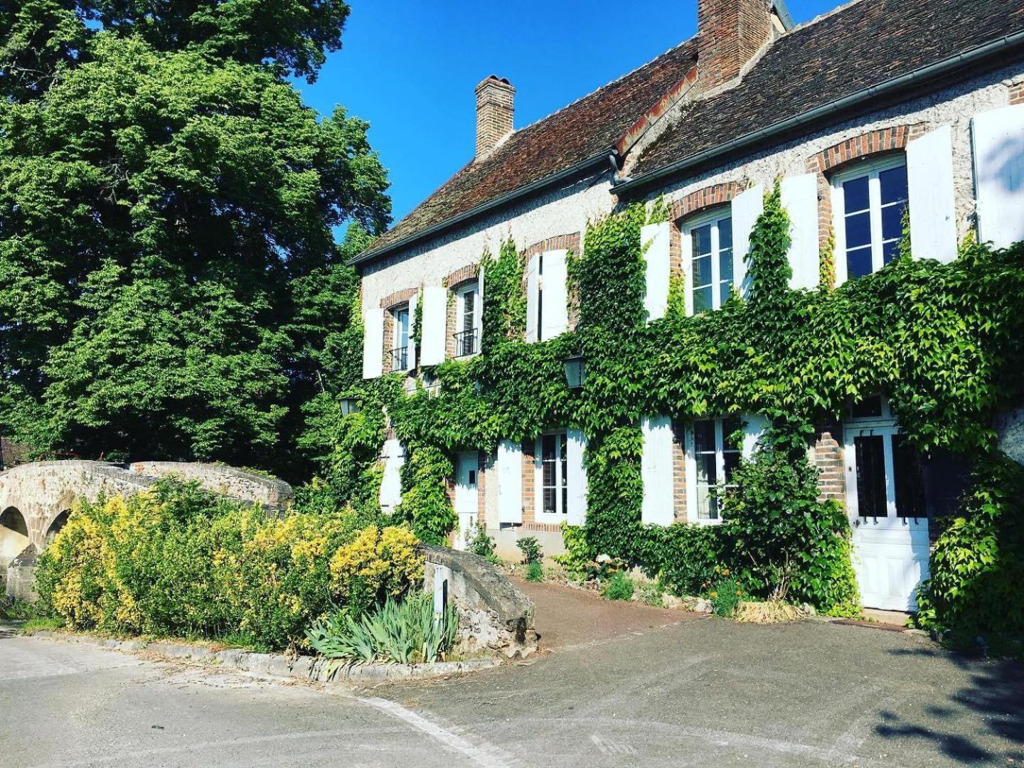 Le Moulin De Corneil Bed & Breakfast Mézilles Exterior photo
