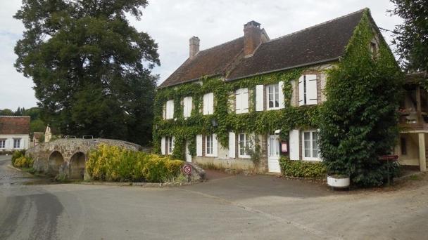 Le Moulin De Corneil Bed & Breakfast Mézilles Exterior photo